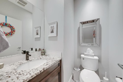 1229 Regal Crescent Ne, Calgary, AB - Indoor Photo Showing Bathroom
