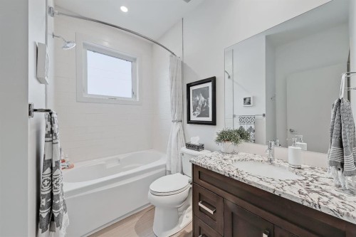 1229 Regal Crescent Ne, Calgary, AB - Indoor Photo Showing Bathroom