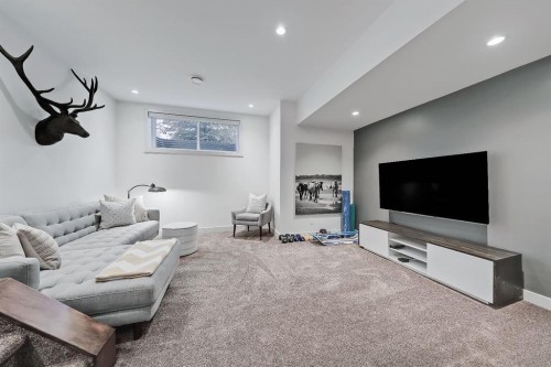 1229 Regal Crescent Ne, Calgary, AB - Indoor Photo Showing Other Room