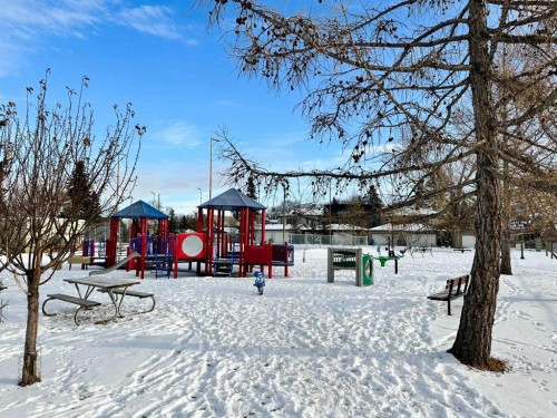 1229 Regal Crescent Ne, Calgary, AB - Outdoor