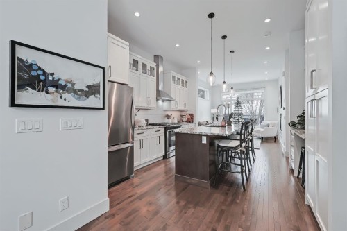 1229 Regal Crescent Ne, Calgary, AB - Indoor Photo Showing Kitchen With Upgraded Kitchen