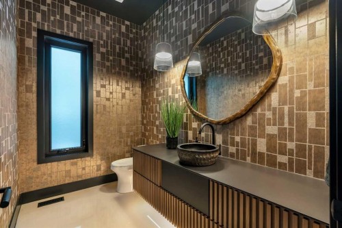 4116 Crestview Road Sw, Calgary, AB - Indoor Photo Showing Bathroom