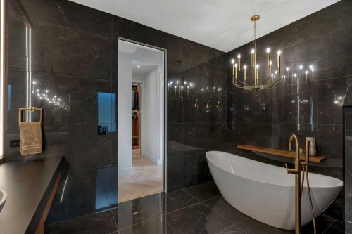 4116 Crestview Road Sw, Calgary, AB - Indoor Photo Showing Bathroom