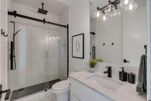 4116 Crestview Road Sw, Calgary, AB - Indoor Photo Showing Bathroom