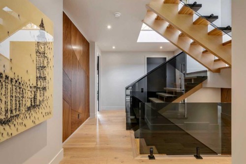 4116 Crestview Road Sw, Calgary, AB - Indoor Photo Showing Other Room