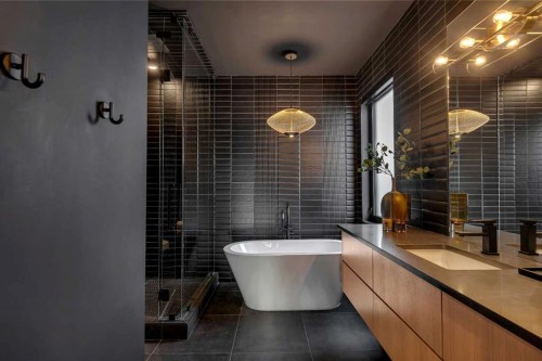 4116 Crestview Road Sw, Calgary, AB - Indoor Photo Showing Bathroom