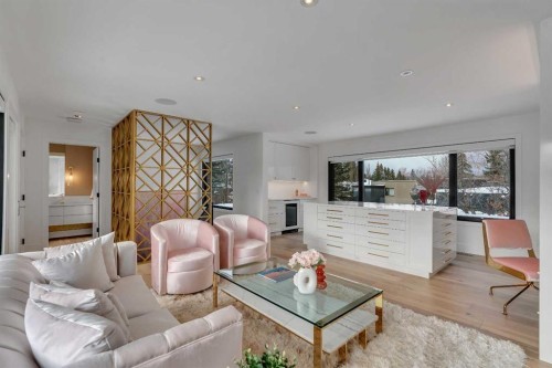 4116 Crestview Road Sw, Calgary, AB - Indoor Photo Showing Living Room