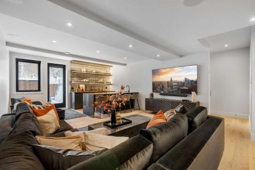 4116 Crestview Road Sw, Calgary, AB - Indoor Photo Showing Living Room