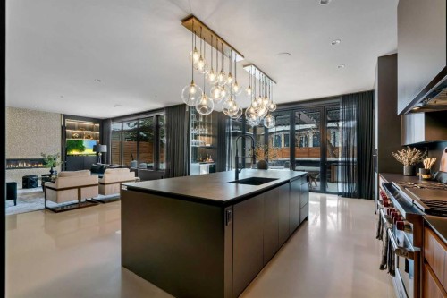 4116 Crestview Road Sw, Calgary, AB - Indoor Photo Showing Kitchen