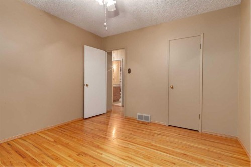 7404 Farrell Road Se, Calgary, AB - Indoor Photo Showing Other Room