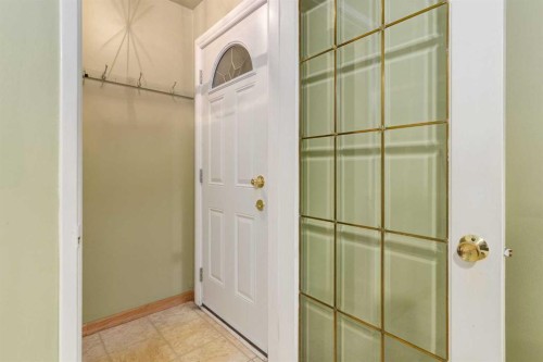 7404 Farrell Road Se, Calgary, AB - Indoor Photo Showing Other Room