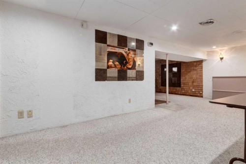 7404 Farrell Road Se, Calgary, AB - Indoor