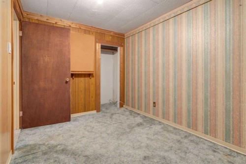 7404 Farrell Road Se, Calgary, AB - Indoor Photo Showing Other Room