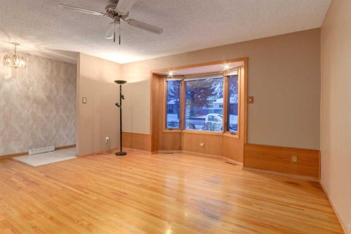 7404 Farrell Road Se, Calgary, AB - Indoor Photo Showing Other Room