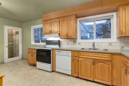 7404 Farrell Road Se, Calgary, AB - Indoor Photo Showing Kitchen With Double Sink