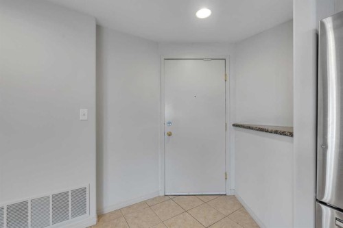 2003-683 10 Street Sw, Calgary, AB - Indoor Photo Showing Other Room