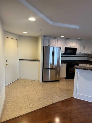 2003-683 10 Street Sw, Calgary, AB - Indoor Photo Showing Kitchen