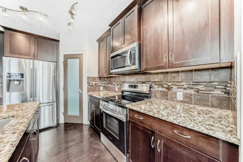 6 Evanspark Manor Nw, Calgary, AB - Indoor Photo Showing Kitchen With Upgraded Kitchen