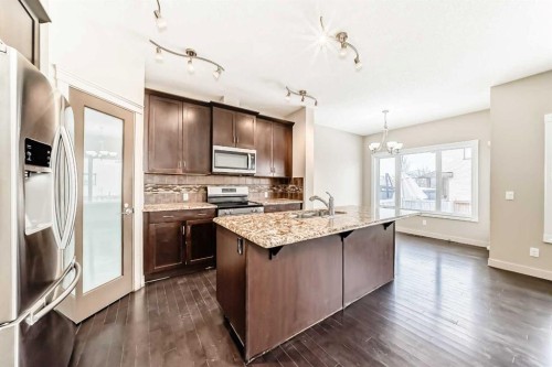 6 Evanspark Manor Nw, Calgary, AB - Indoor Photo Showing Kitchen With Upgraded Kitchen