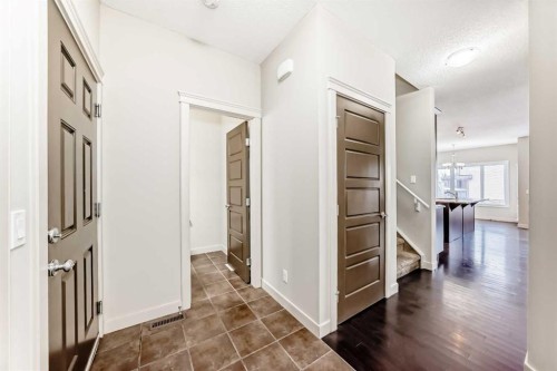 6 Evanspark Manor Nw, Calgary, AB - Indoor Photo Showing Other Room