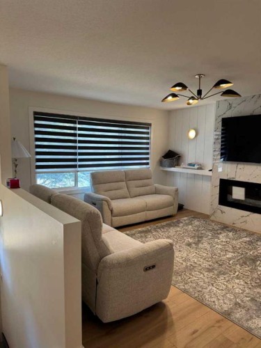 387 Templeview Drive Ne, Calgary, AB - Indoor Photo Showing Living Room