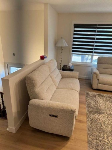 387 Templeview Drive Ne, Calgary, AB - Indoor Photo Showing Living Room