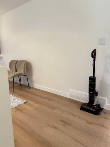 387 Templeview Drive Ne, Calgary, AB - Indoor Photo Showing Other Room