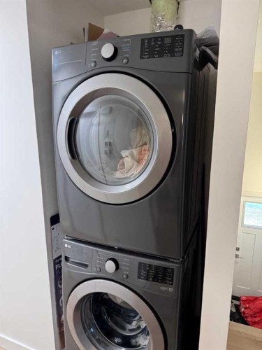 387 Templeview Drive Ne, Calgary, AB - Indoor Photo Showing Laundry Room