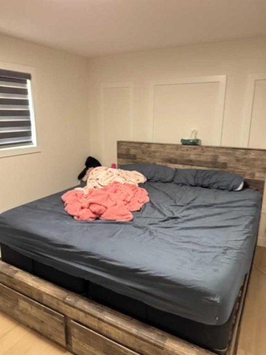 387 Templeview Drive Ne, Calgary, AB - Indoor Photo Showing Bedroom