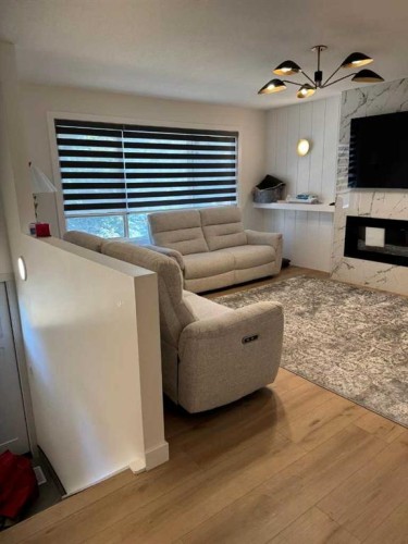 387 Templeview Drive Ne, Calgary, AB - Indoor Photo Showing Living Room