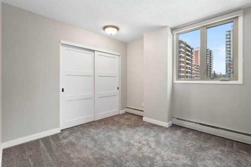 105-220 26 Avenue Sw, Calgary, AB - Indoor Photo Showing Other Room