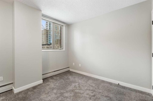 105-220 26 Avenue Sw, Calgary, AB - Indoor Photo Showing Other Room