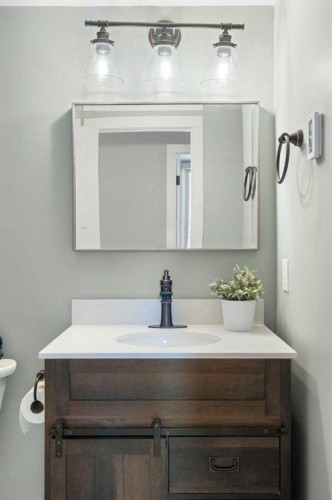 105-220 26 Avenue Sw, Calgary, AB - Indoor Photo Showing Bathroom