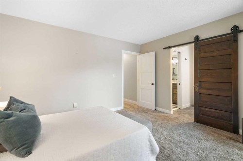 105-220 26 Avenue Sw, Calgary, AB - Indoor Photo Showing Bedroom