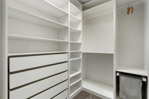 105-220 26 Avenue Sw, Calgary, AB - Indoor With Storage