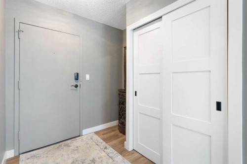 105-220 26 Avenue Sw, Calgary, AB - Indoor Photo Showing Other Room