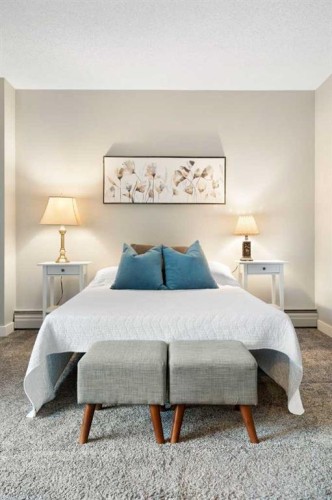 105-220 26 Avenue Sw, Calgary, AB - Indoor Photo Showing Bedroom