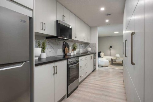 29 Wolf Hollow Common Se, Calgary, AB - Indoor Photo Showing Kitchen