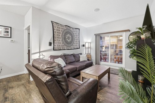 4311-70 Panamount Drive Nw, Calgary, AB - Indoor Photo Showing Living Room