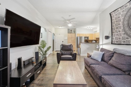 4311-70 Panamount Drive Nw, Calgary, AB - Indoor Photo Showing Living Room