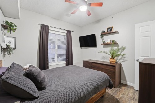 4311-70 Panamount Drive Nw, Calgary, AB - Indoor Photo Showing Bedroom