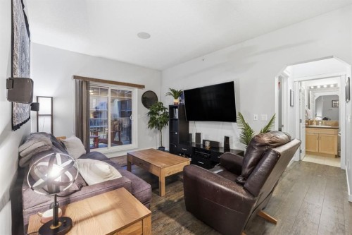 4311-70 Panamount Drive Nw, Calgary, AB - Indoor Photo Showing Living Room