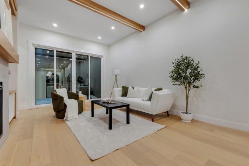 2518 20 Street Sw, Calgary, AB - Indoor Photo Showing Other Room