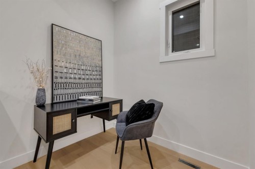 2518 20 Street Sw, Calgary, AB - Indoor Photo Showing Other Room