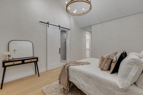 2518 20 Street Sw, Calgary, AB - Indoor Photo Showing Bedroom