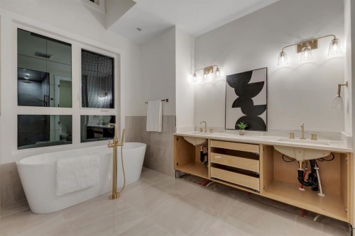 2518 20 Street Sw, Calgary, AB - Indoor Photo Showing Bathroom