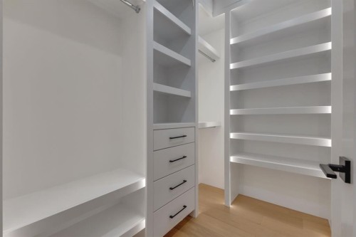 2518 20 Street Sw, Calgary, AB - Indoor With Storage