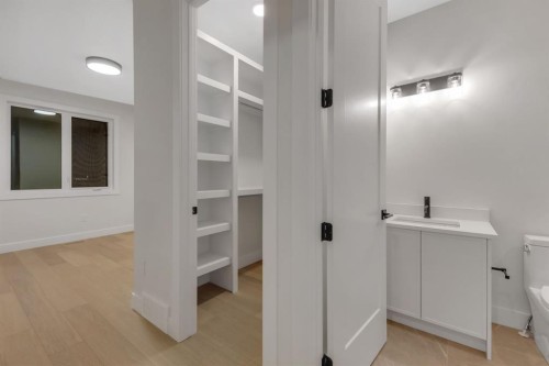 2518 20 Street Sw, Calgary, AB - Indoor