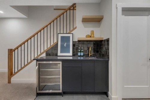 2518 20 Street Sw, Calgary, AB - Indoor Photo Showing Other Room