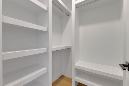 2518 20 Street Sw, Calgary, AB - Indoor With Storage